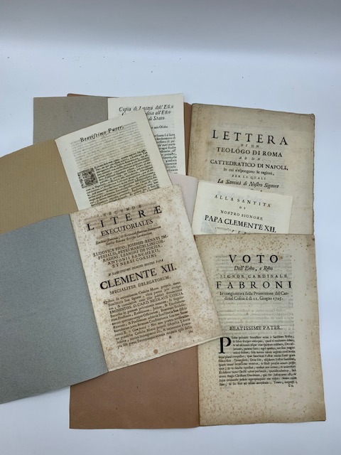 Lettera di un teologo di Roma ad un cattedratico in cui s'espongono le ragioni per le quali la Santità di Nostro Signore Papa Clemente XII ha potuto e dovuto con suo precetto obbligare il Cardinal Coscia a rinunziare l'Arcivescovado di Benevento. (Si aggiungono altri 5 analoghi documenti a stampa)
